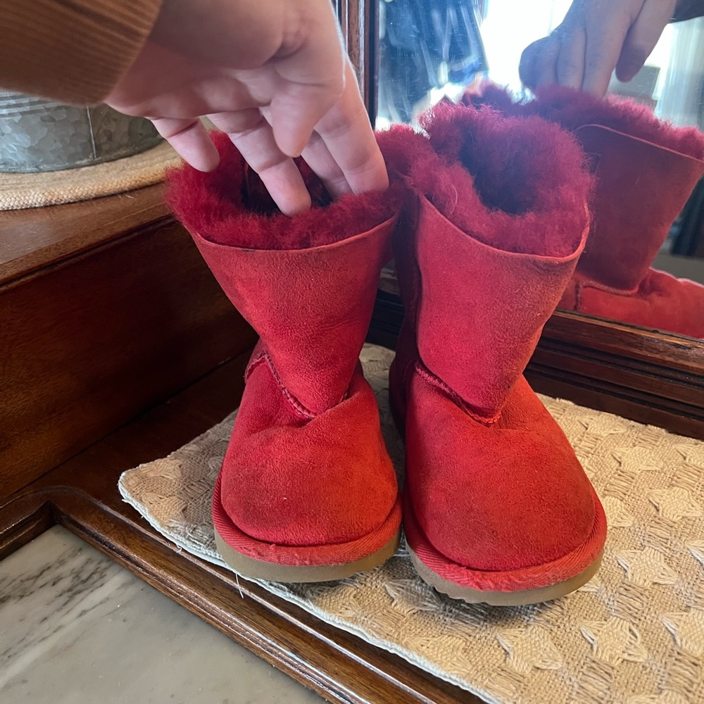 UGG Classic Bailey Suede Casual Lined Winter Boots with Bows Red Girl's‎ Size 10